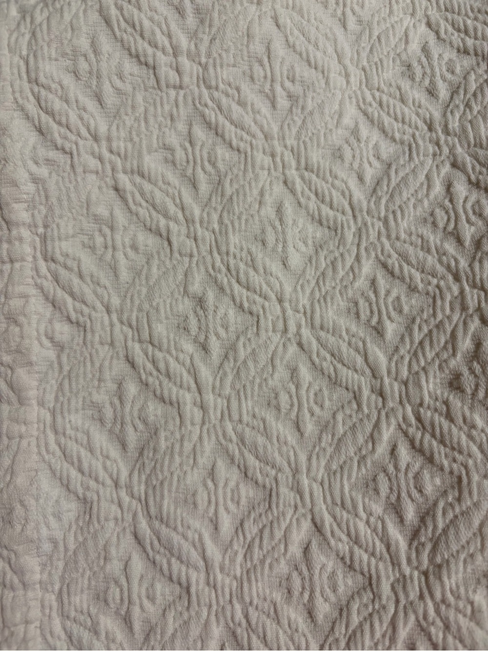 Like new Linea Casa by sferra White Cotton Matelassé Coverlet Queen Bedspread